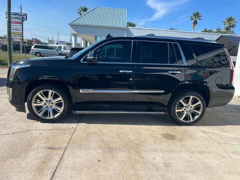 Used 2018 Cadillac Escalade Premium Luxury RWD image 9