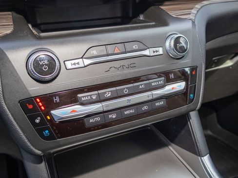 Used 2020 Ford Explorer Limited image 24