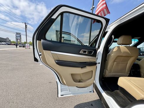 Used 2016 Ford Explorer XLT w/ Equipment Group 202A AWD/4WD image 33