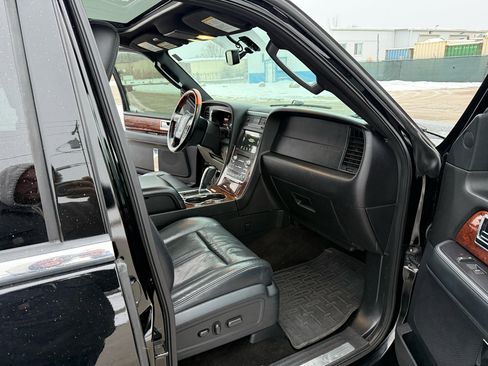 Used 2016 Lincoln Navigator Select image 31