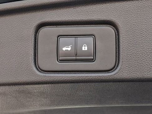 Used 2025 Nissan Pathfinder SL image 31