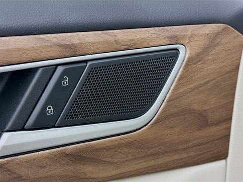 Used 2024 Volkswagen Atlas SE image 19