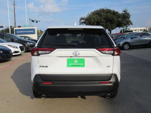 Used 2025 Toyota RAV4 LE image 7