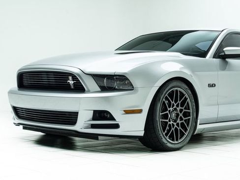 Used 2013 Ford Mustang GT image 10