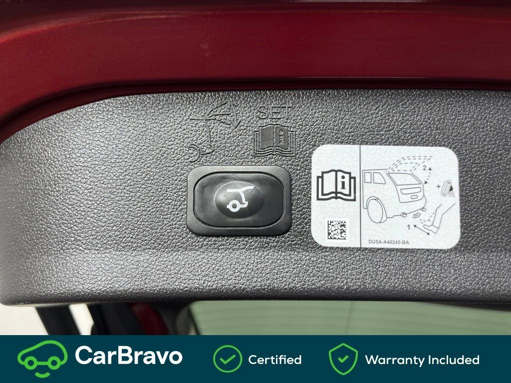 Used 2018 Ford Escape Titanium w/ Ford Safe & Smart Package AWD/4WD image 21