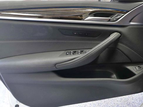 Certified 2023 BMW 530e w/ Convenience Package RWD image 6