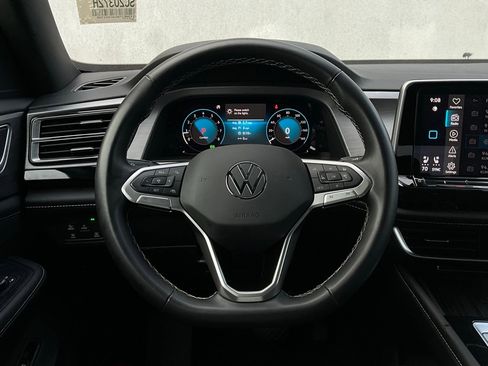 Used 2025 Volkswagen Atlas Cross Sport SE image 34
