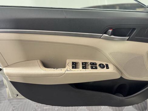 Used 2017 Hyundai Elantra SE FWD image 11