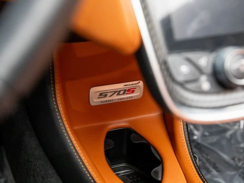 Used 2018 McLaren 570S Spider image 33