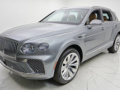 Used 2025 Bentley Bentayga AWD/4WD image 22