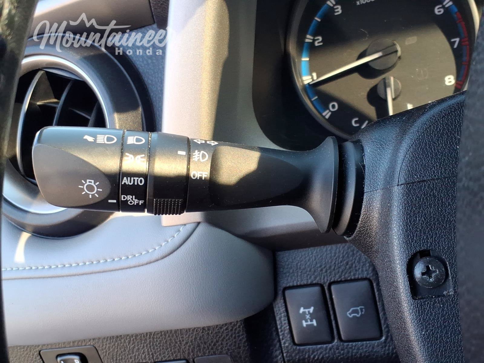 Used 2017 Toyota RAV4 XLE AWD/4WD image 33