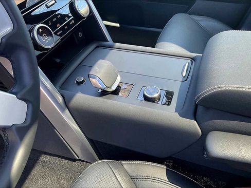 Used 2025 Land Rover Discovery Dynamic SE image 20