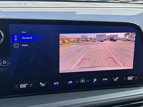 Used 2025 Chevrolet Traverse LT AWD/4WD image 27