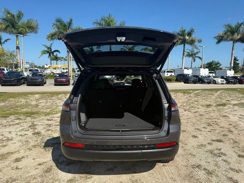 New 2025 Jeep Grand Cherokee Altitude image 34