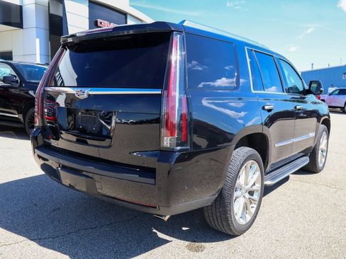Used 2019 Cadillac Escalade Luxury AWD/4WD image 3
