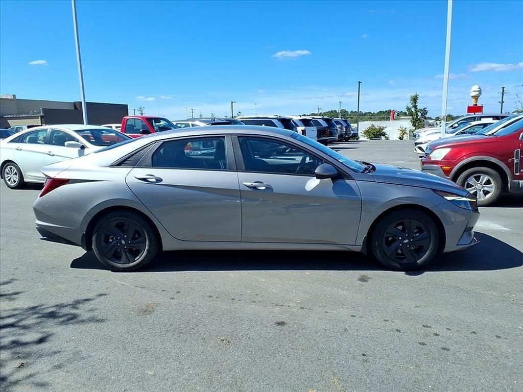 Used 2023 Hyundai Elantra Blue FWD image 21