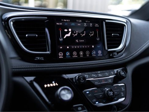 Used 2019 Chrysler Pacifica Limited w/ Advanced Safetytec Group image 12