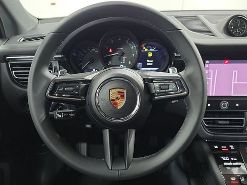 Certified 2025 Porsche Macan AWD/4WD image 14