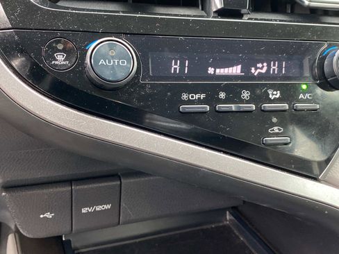 Used 2023 Toyota Camry SE image 13