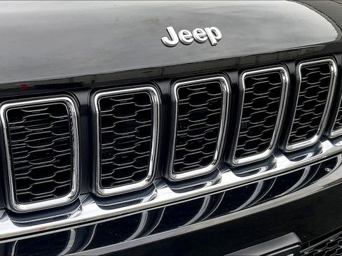 Used 2025 Jeep Grand Cherokee Laredo X w/ Luxury Tech Group I image 30