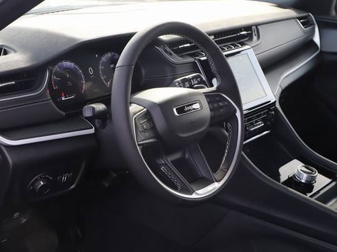 New 2025 Jeep Grand Cherokee 4WD image 11