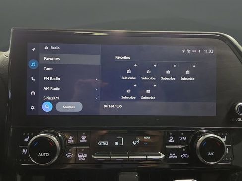 Used 2023 Toyota Highlander L image 21