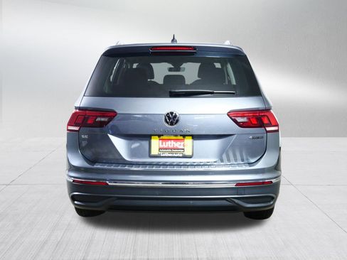 Used 2024 Volkswagen Tiguan SE w/ Panoramic Sunroof Package image 6