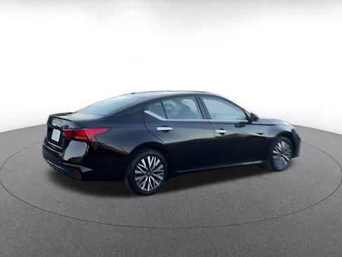 Used 2025 Nissan Altima 2.5 SV image 14