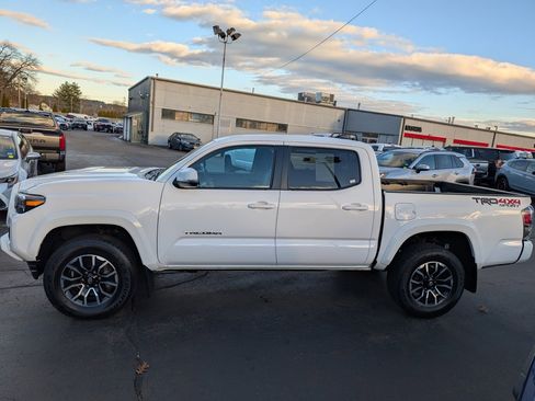 Certified 2023 Toyota Tacoma TRD Sport image 3