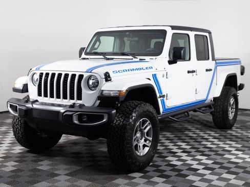 Used 2021 Jeep Gladiator Sport AWD/4WD image 2