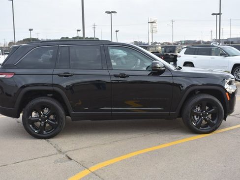 New 2026 Jeep Grand Cherokee Limited w/ Limited Altitude Package image 4