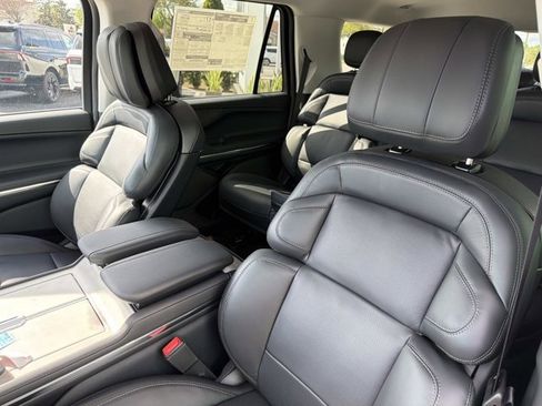 New 2026 Lincoln Navigator Reserve AWD/4WD image 13