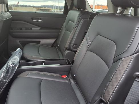 New 2026 Nissan Pathfinder SL image 6