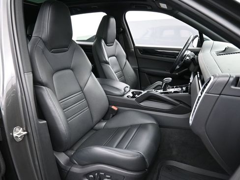 Certified 2022 Porsche Cayenne image 31