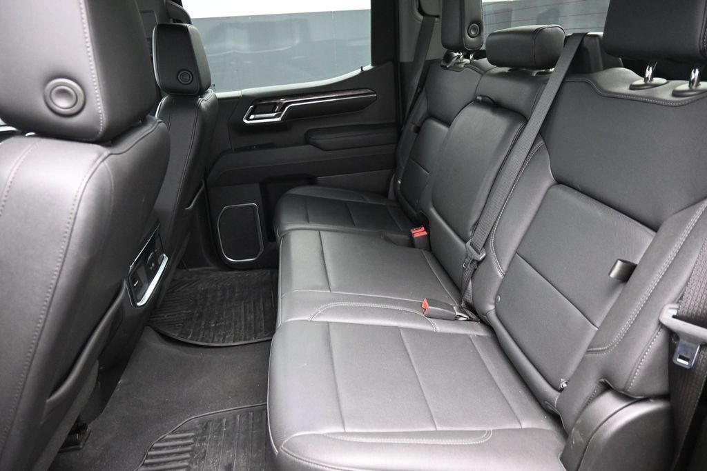 Used 2023 Chevrolet Silverado 1500 LTZ AWD/4WD image 23