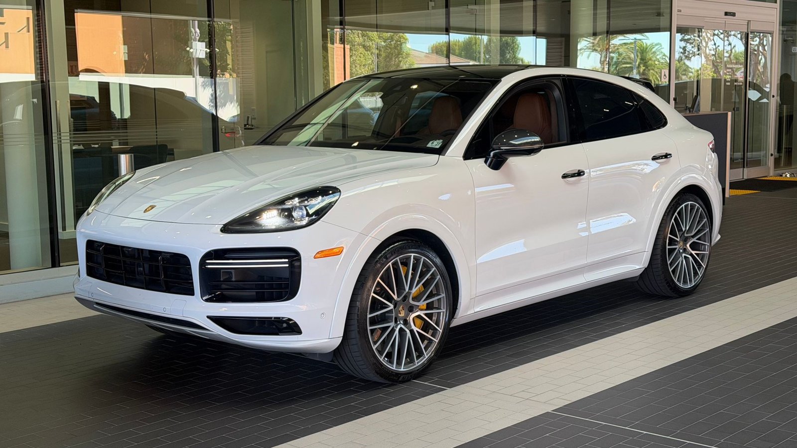 Certified 2022 Porsche Cayenne Turbo AWD/4WD image 6