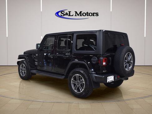 Used 2023 Jeep Wrangler Unlimited Sahara AWD/4WD image 5