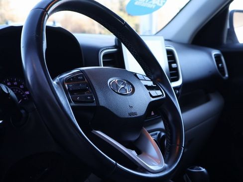 Certified 2022 Hyundai Venue SEL image 25