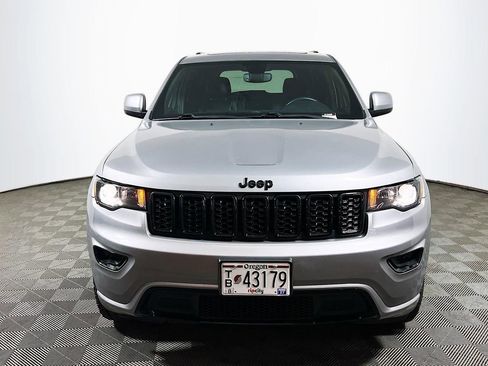Used 2019 Jeep Grand Cherokee Altitude AWD/4WD image 2