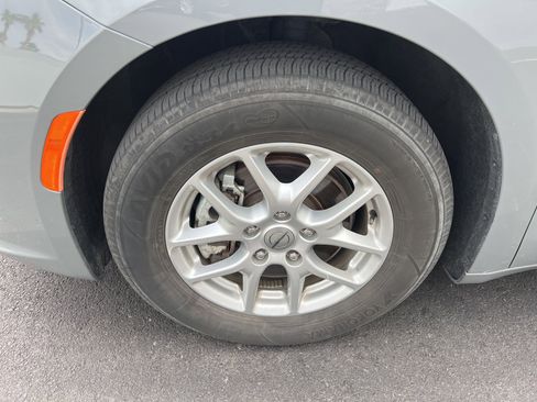 Used 2023 Chrysler Pacifica Touring-L image 10