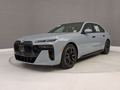 New 2026 BMW 740i w/ Premium Package image 31