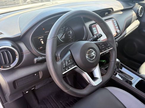 Used 2025 Nissan Kicks SV FWD image 10