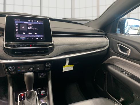 New 2026 Jeep Compass Latitude AWD/4WD image 12