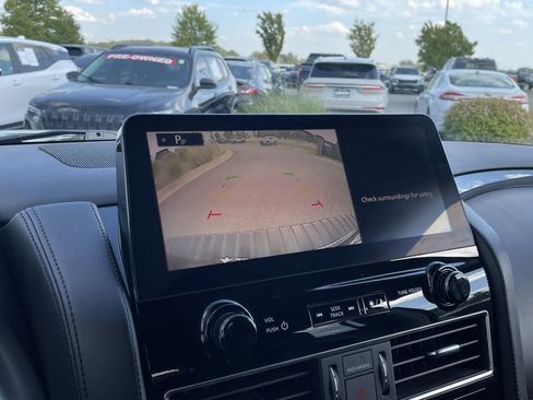 Used 2024 Nissan Armada SV image 17