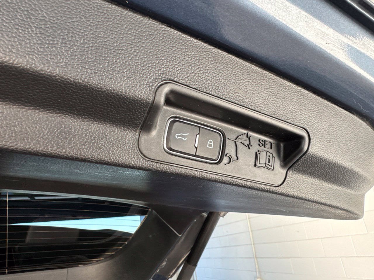 Used 2020 Ford Explorer Platinum w/ Premium Technology Package AWD/4WD image 12