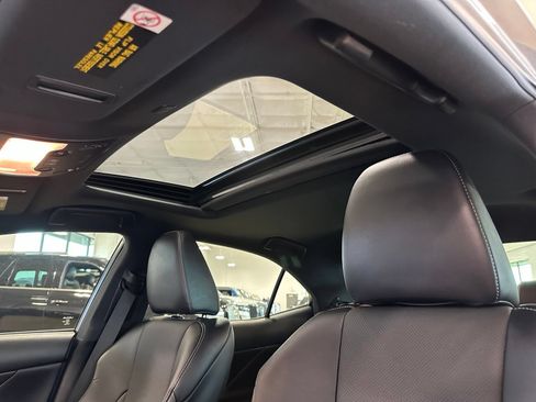 Used 2019 Lexus IS 350 F Sport w/ F Sport Package RWD image 36