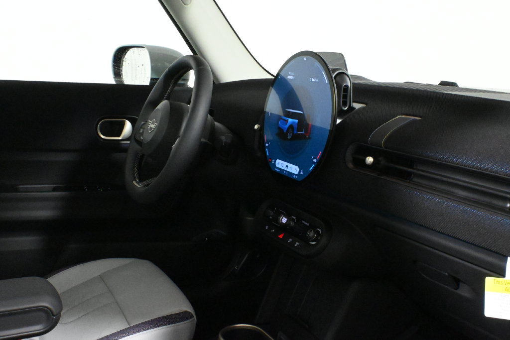 Certified 2025 MINI Cooper 2-Door Hardtop FWD image 32