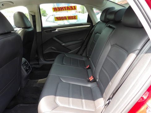 Used 2018 Volkswagen Passat 2.0T SE image 10