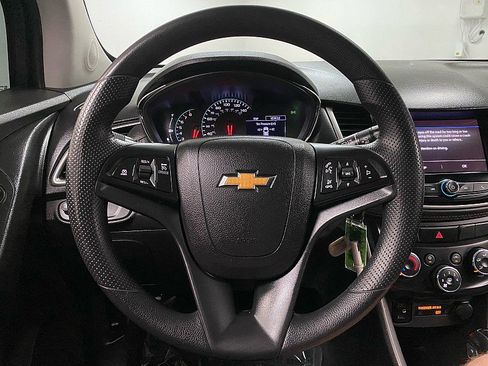 Used 2020 Chevrolet Trax LS w/ Tint and Cruise Package image 17