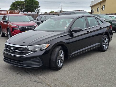 Used 2024 Volkswagen Jetta SE FWD image 2